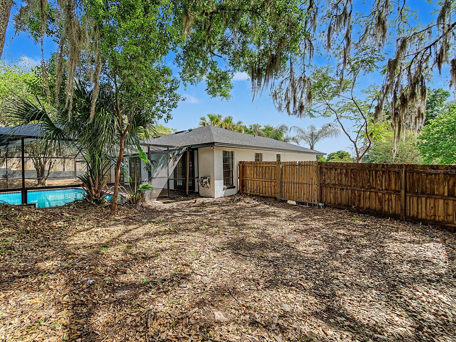 COUNTRY OAKS LAKELAND - Residential