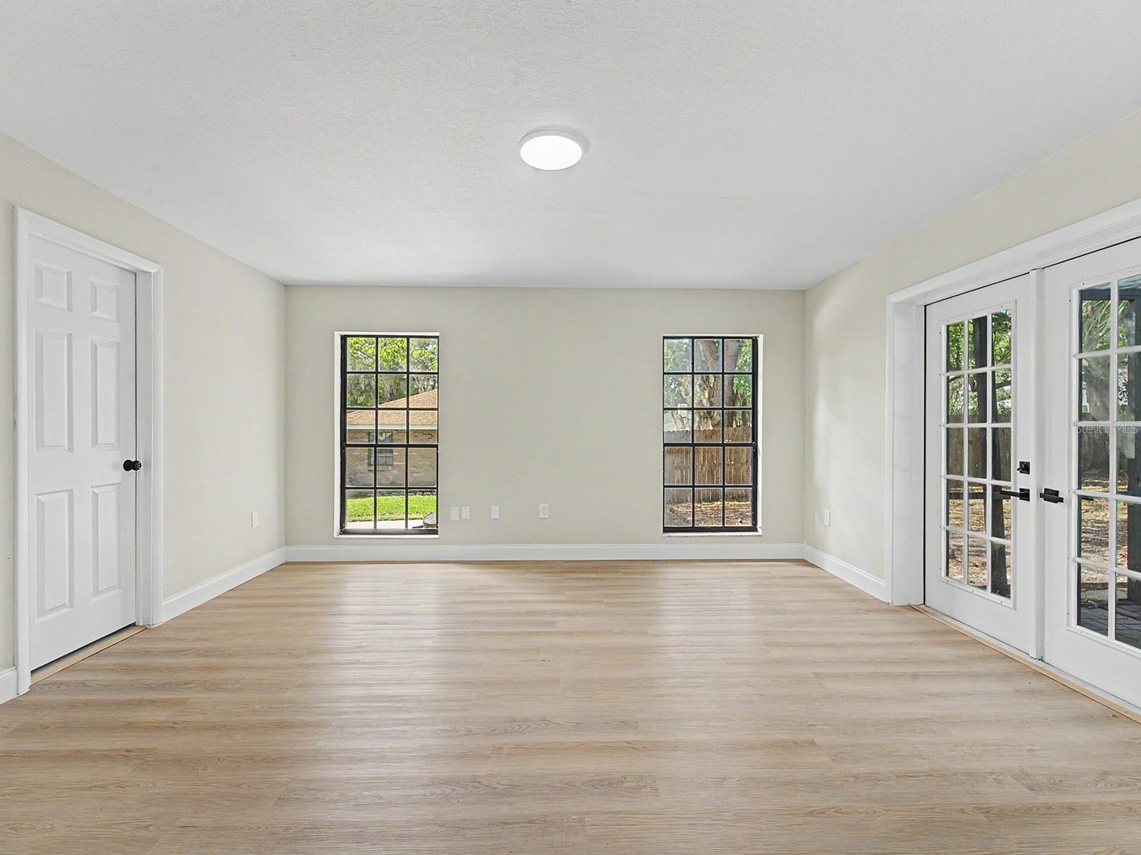 COUNTRY OAKS LAKELAND - Residential