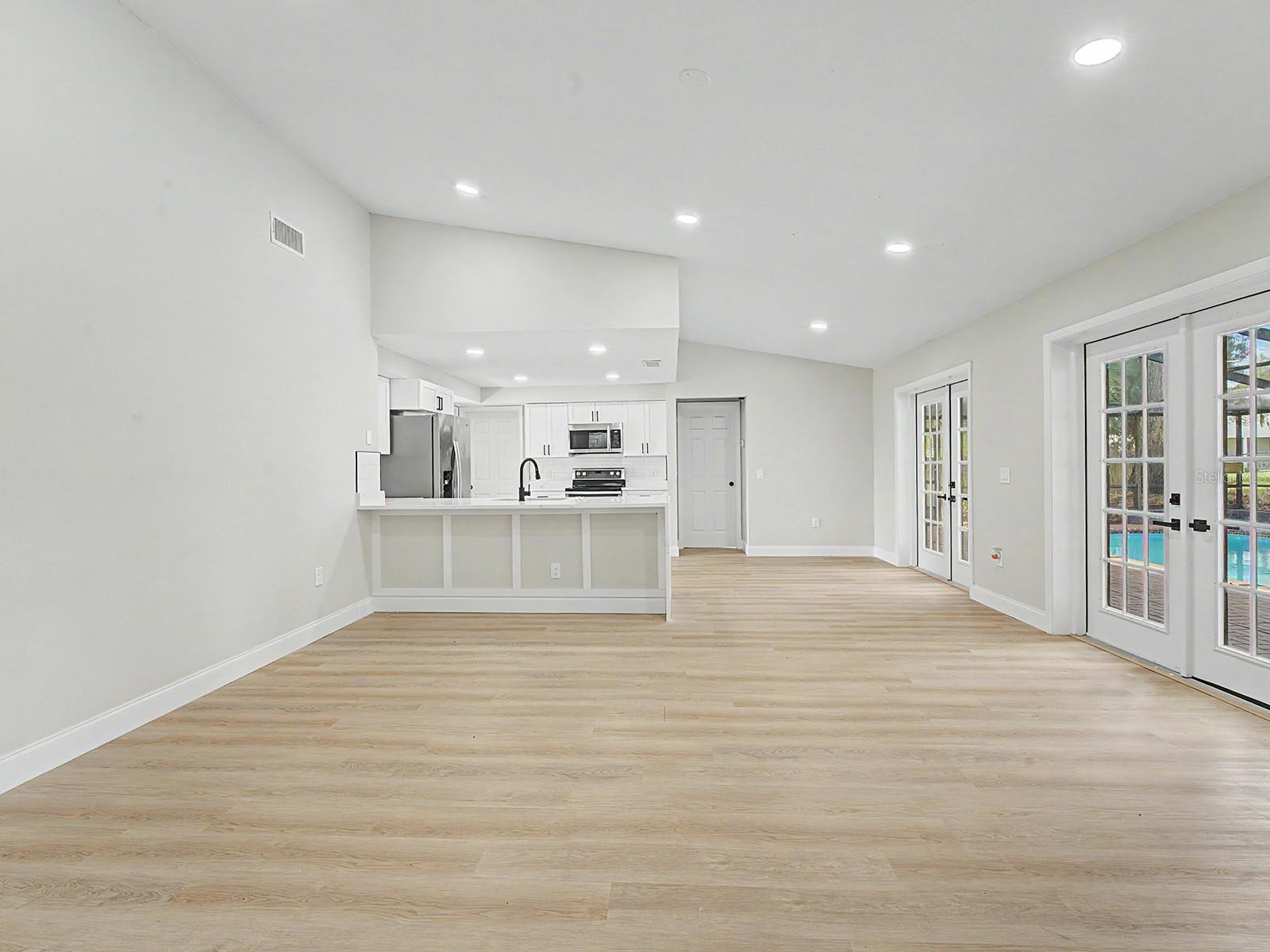 COUNTRY OAKS LAKELAND - Residential