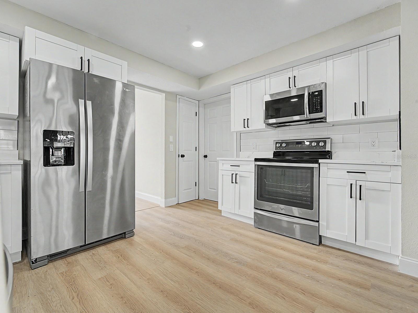 COUNTRY OAKS LAKELAND - Residential