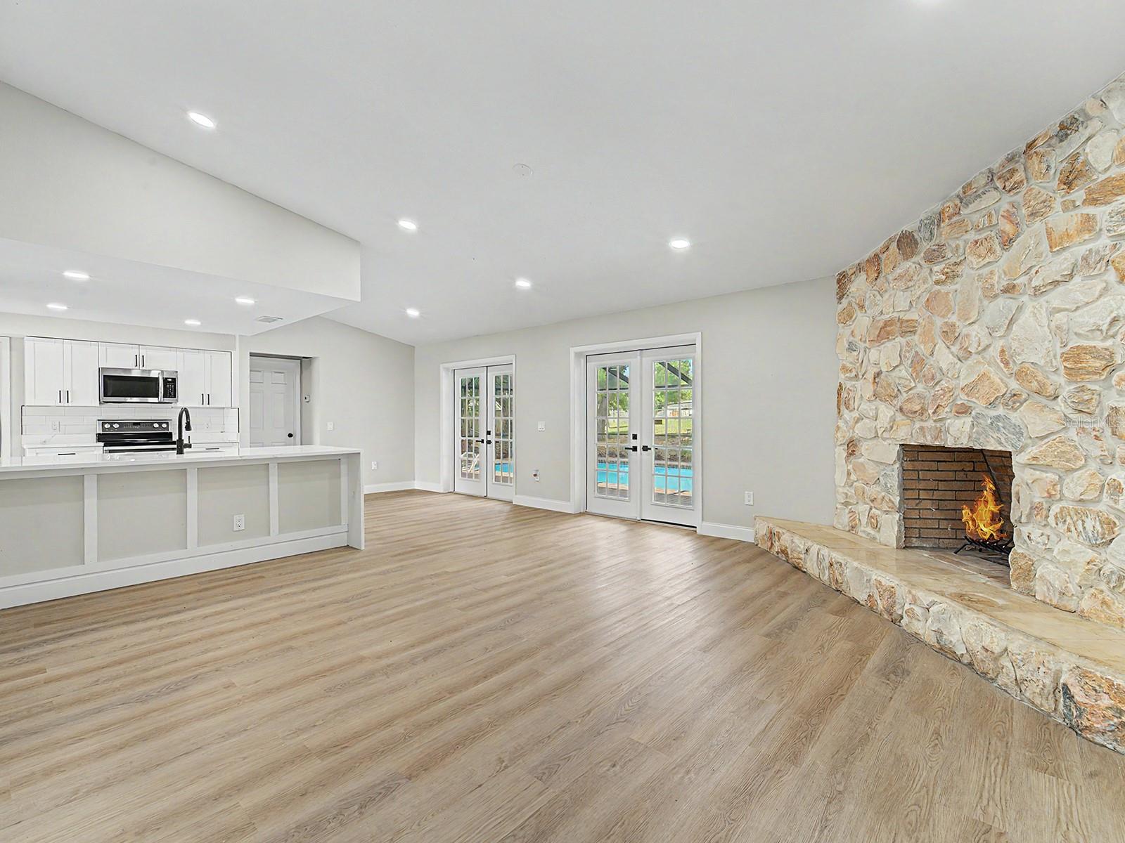 COUNTRY OAKS LAKELAND - Residential