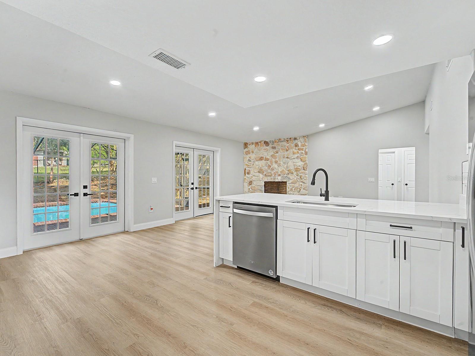 COUNTRY OAKS LAKELAND - Residential