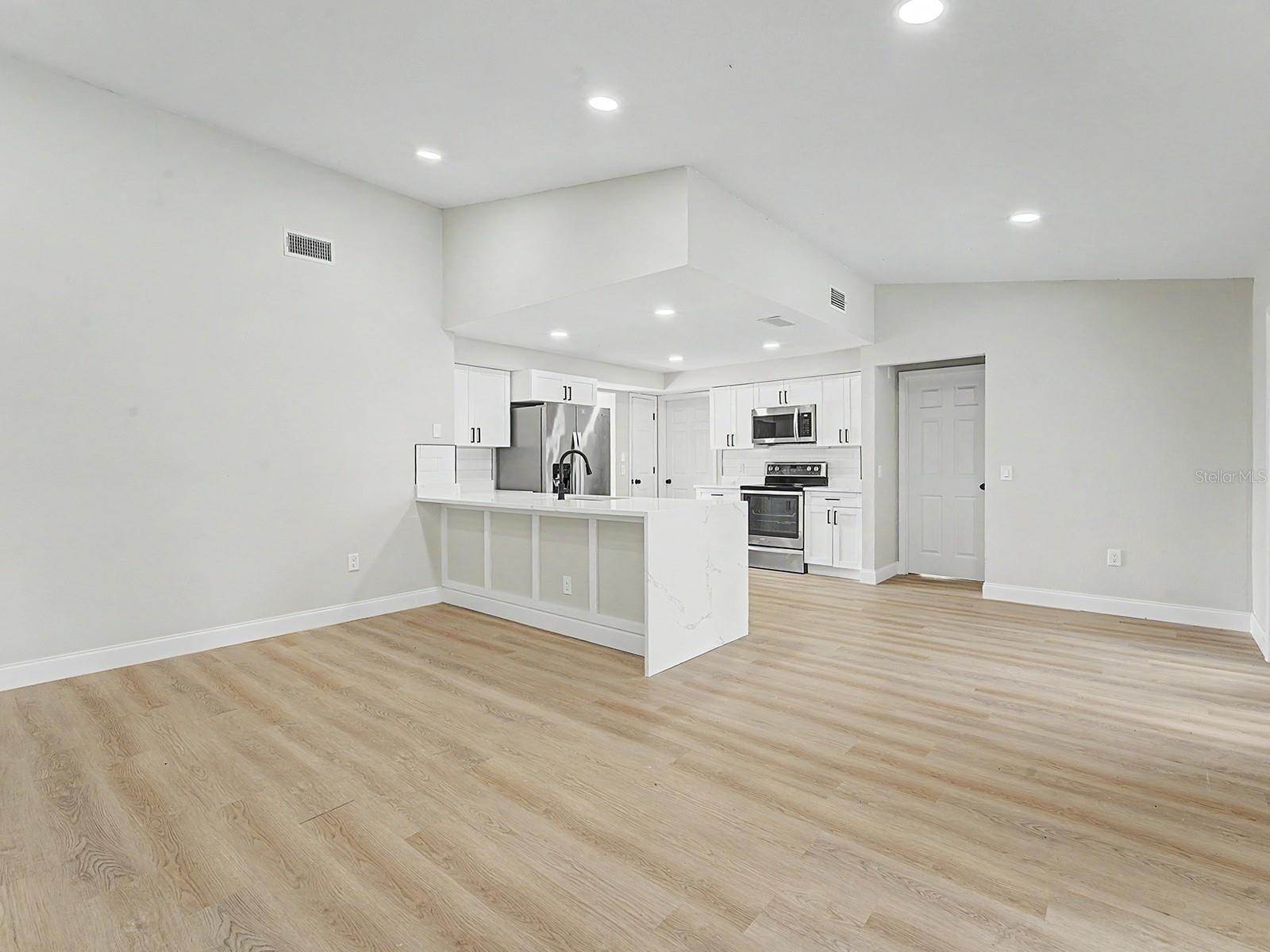 COUNTRY OAKS LAKELAND - Residential