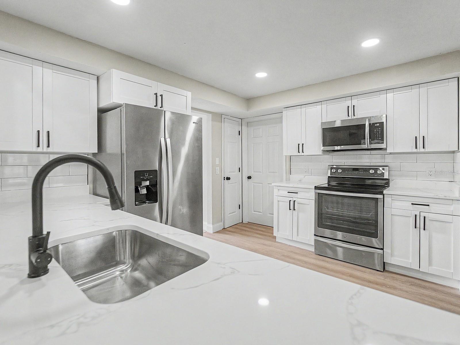 COUNTRY OAKS LAKELAND - Residential