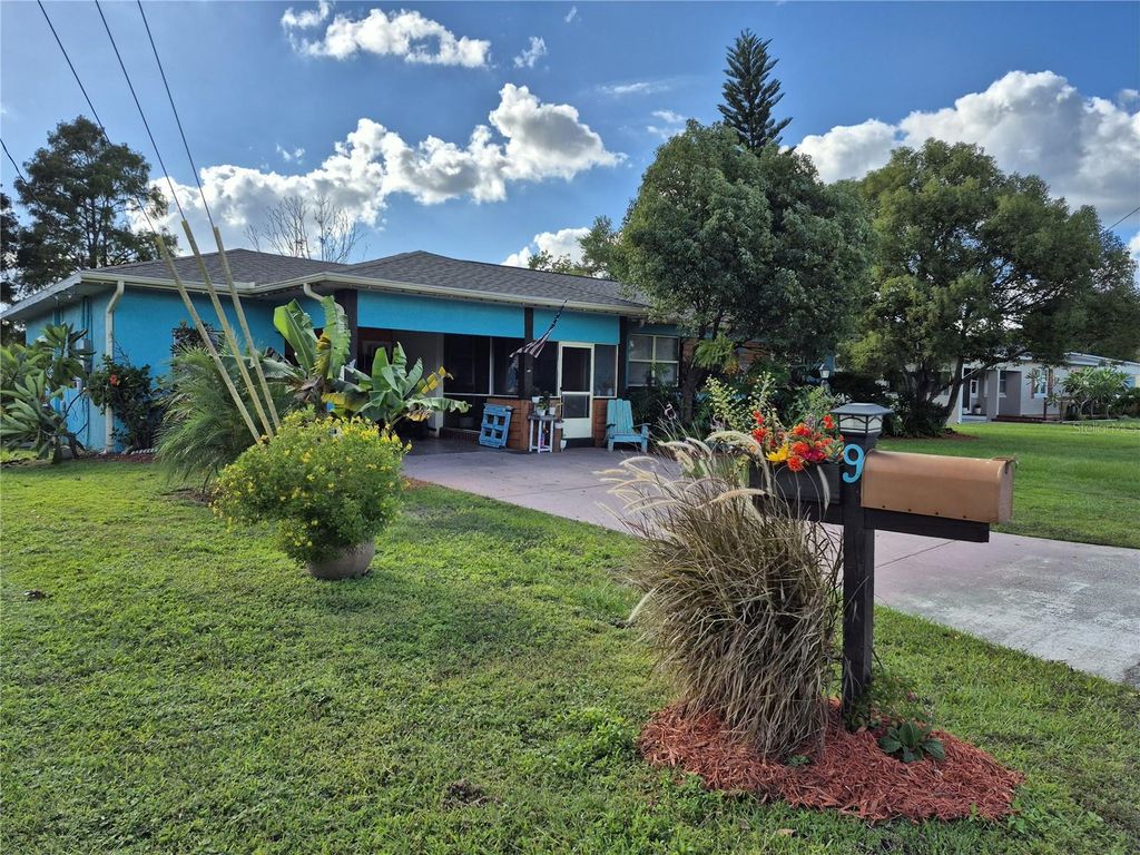 Photo of 9 Poinsettia Drive, Debary, FL 32713 (MLS # O6353316)