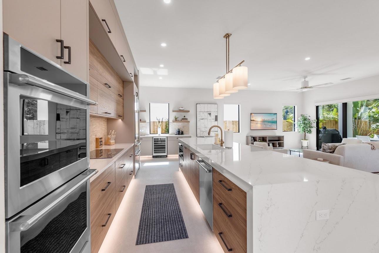 2425 TEMPLE STREET, SARASOTA, FL, 34239 4 2425 TEMPLE STREET
