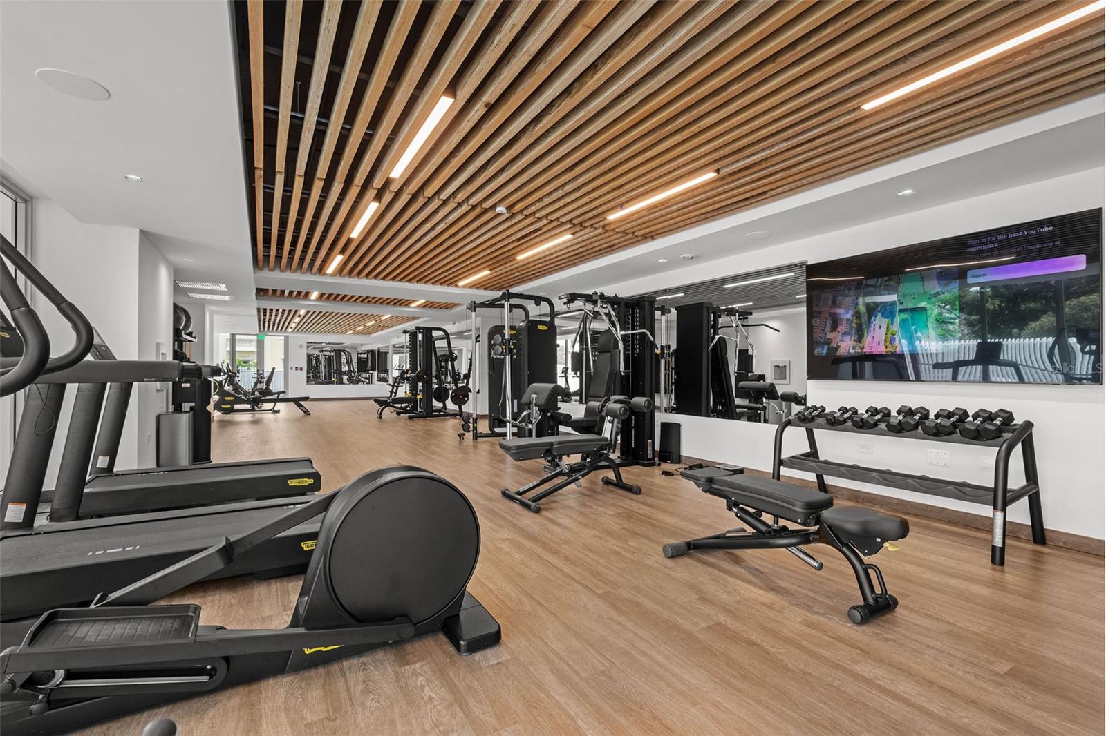 LE PARC CONDOMINIUM - Residential