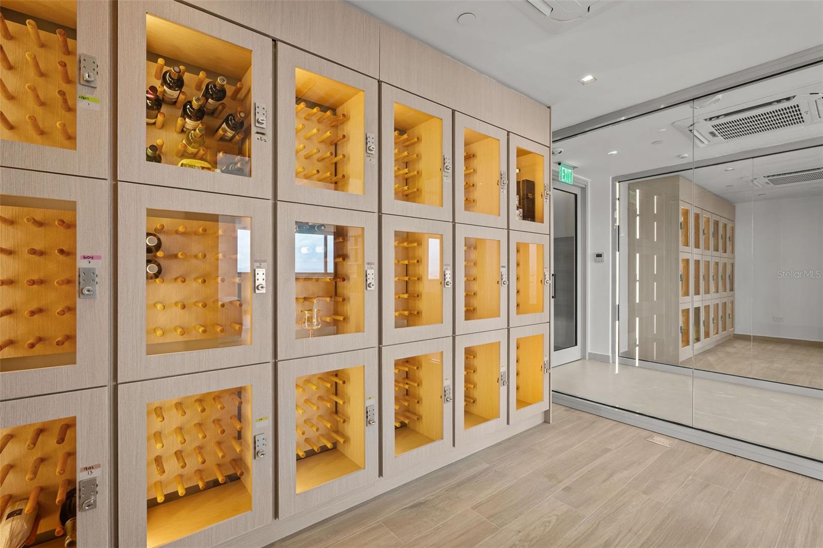 LE PARC CONDOMINIUM - Residential