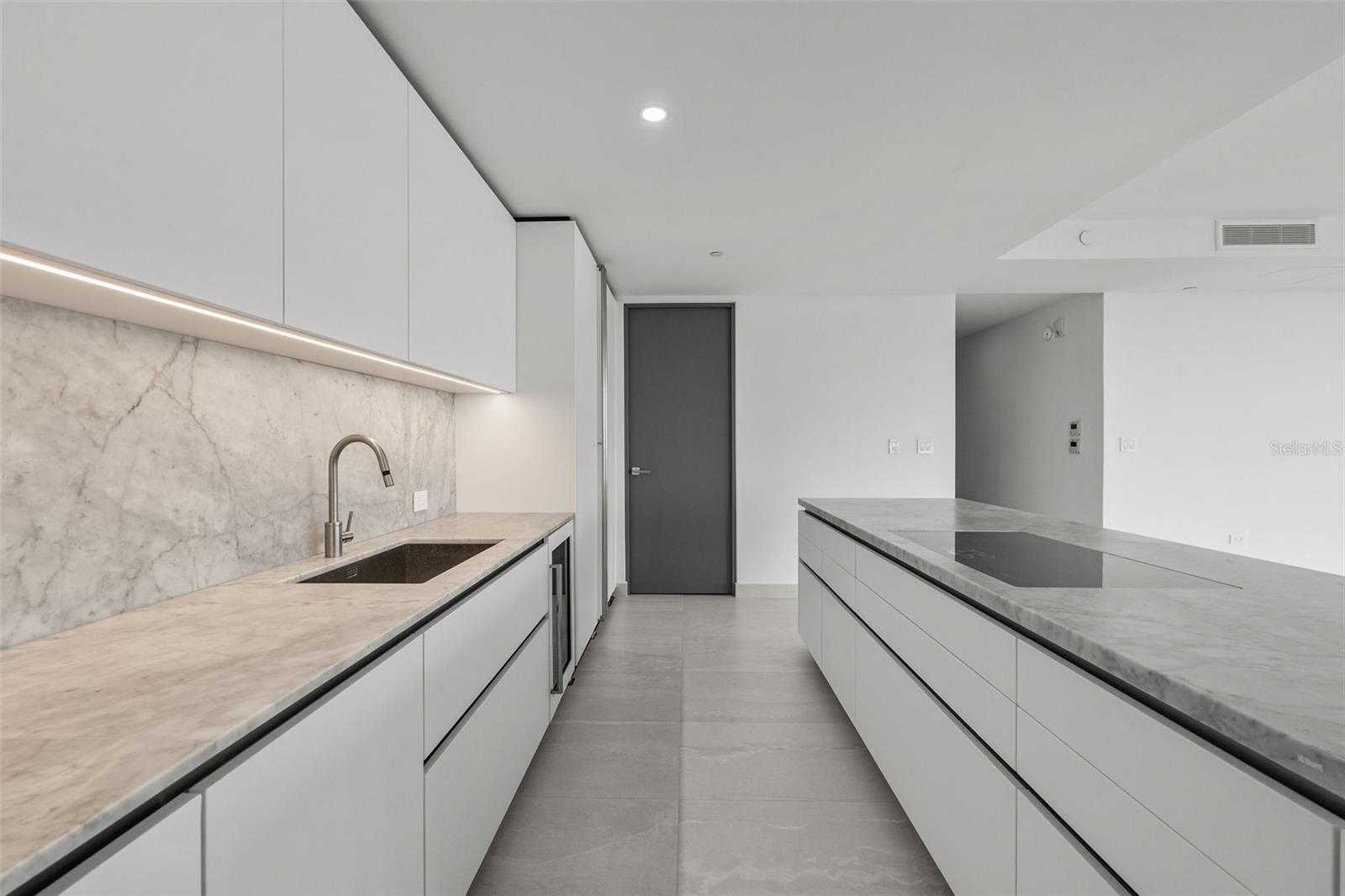 LE PARC CONDOMINIUM - Residential