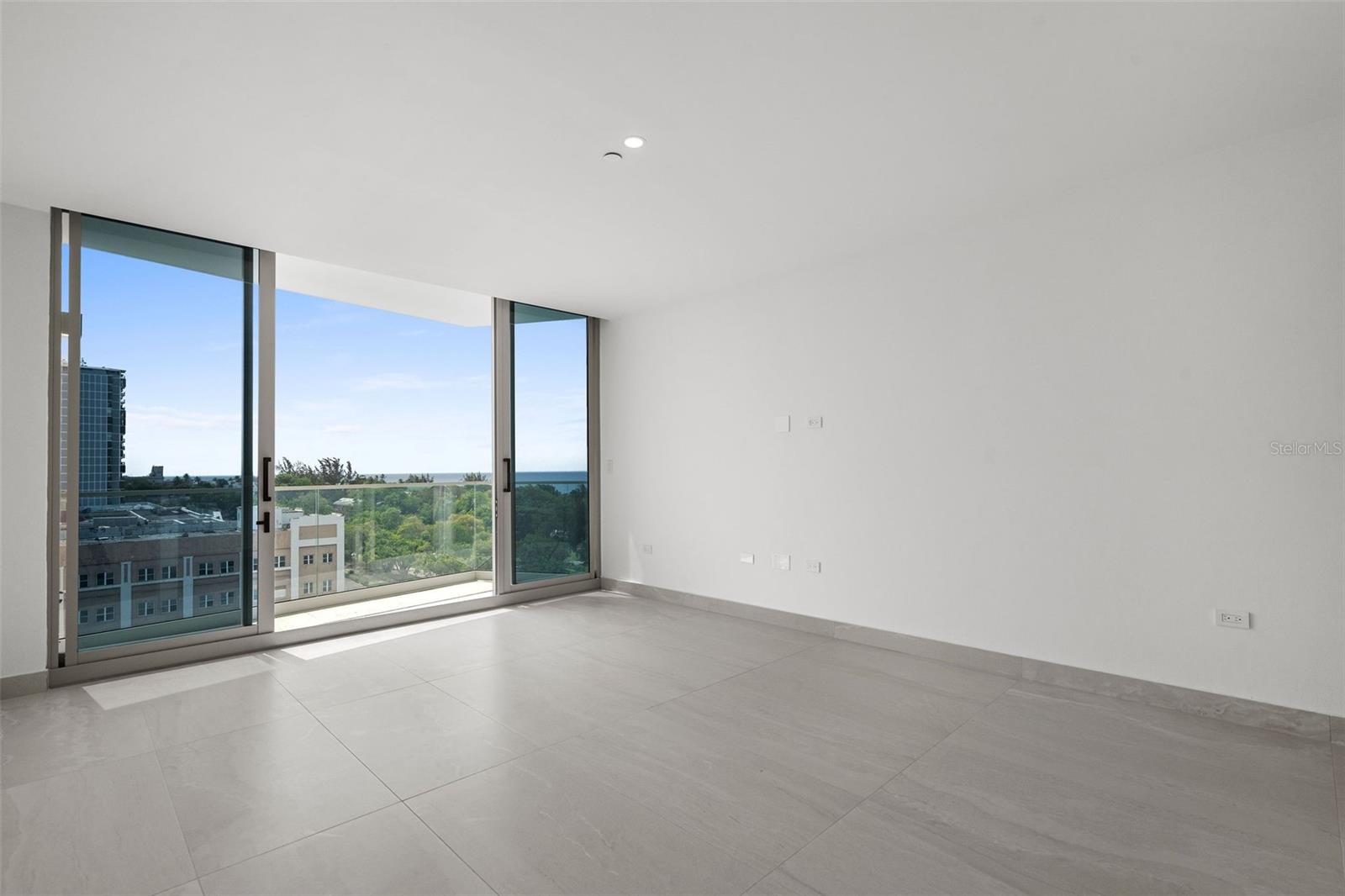 LE PARC CONDOMINIUM - Residential