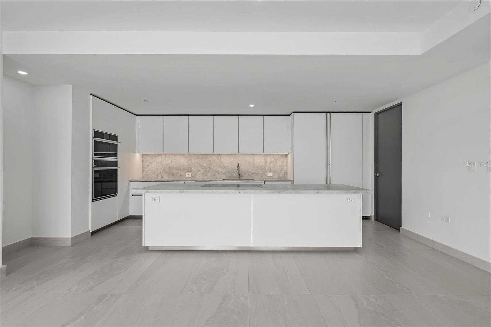 LE PARC CONDOMINIUM - Residential