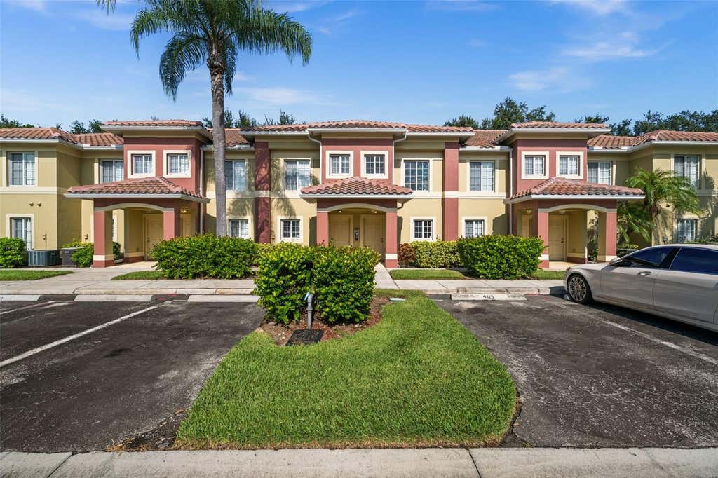 Photo of 9430 Ivy Brook Run #405, Fort Myers, FL 33913 (MLS # TB8535436)
