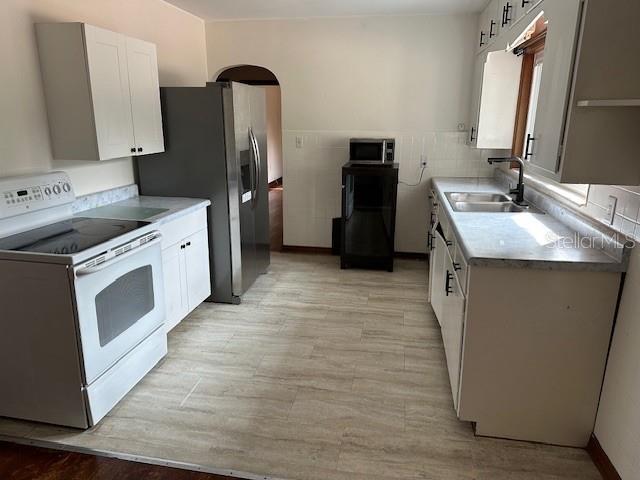 COUNTRY CLUB ESTATES - Residential Lease