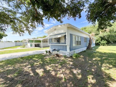 A home in AUBURNDALE