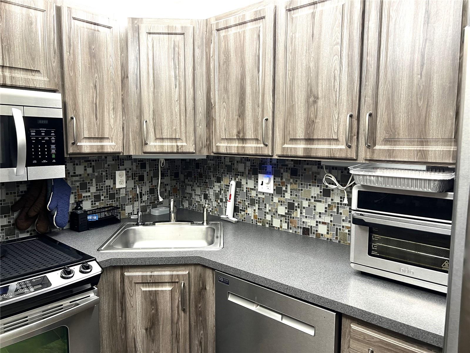 PINE RIDGE AT LAKE TARPON VILLAGE - Residential