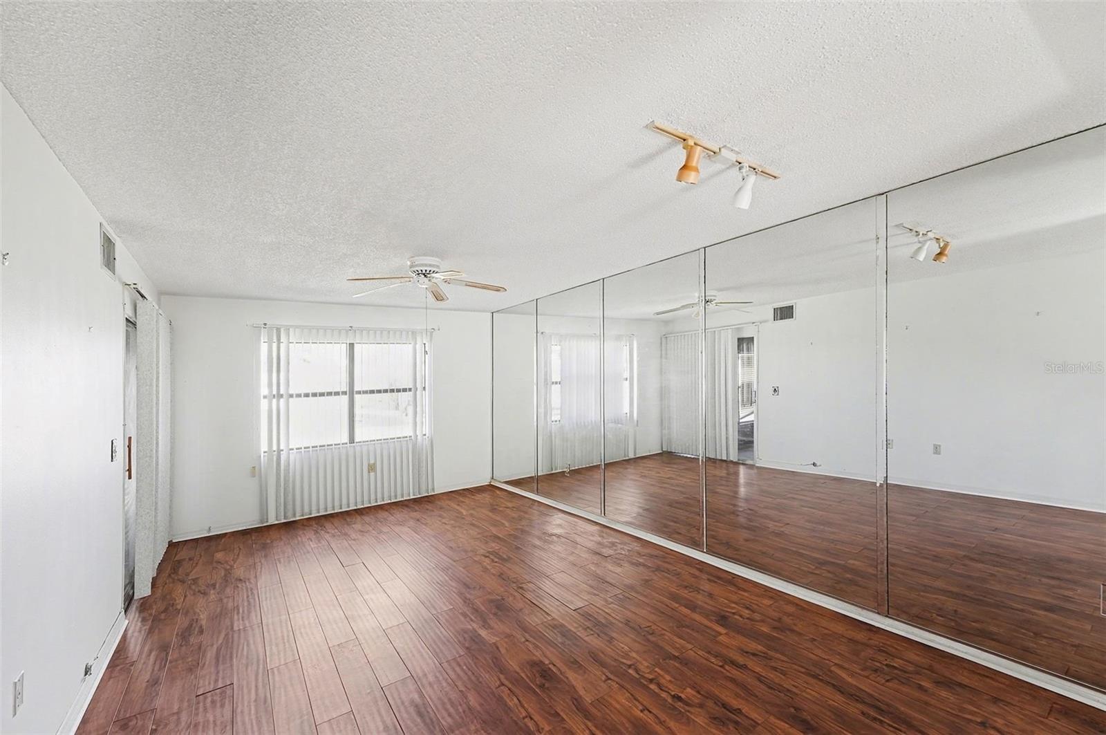 1522 MISSION HILLS BOULEVARD