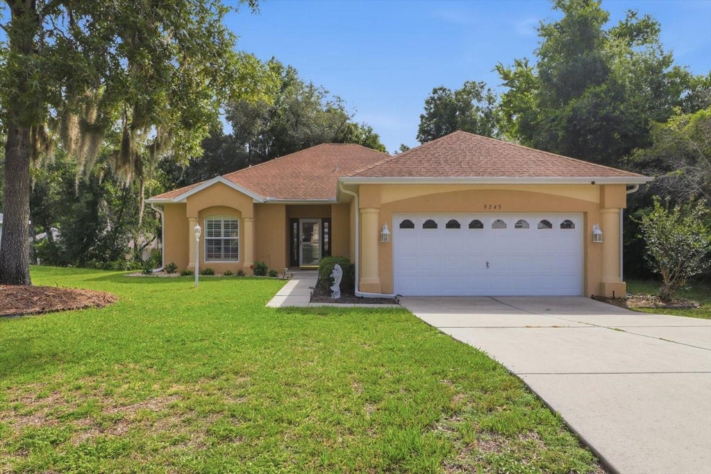 Photo of 9745 SW 196th Circle, Dunnellon, FL 34432 (MLS # OM727106)