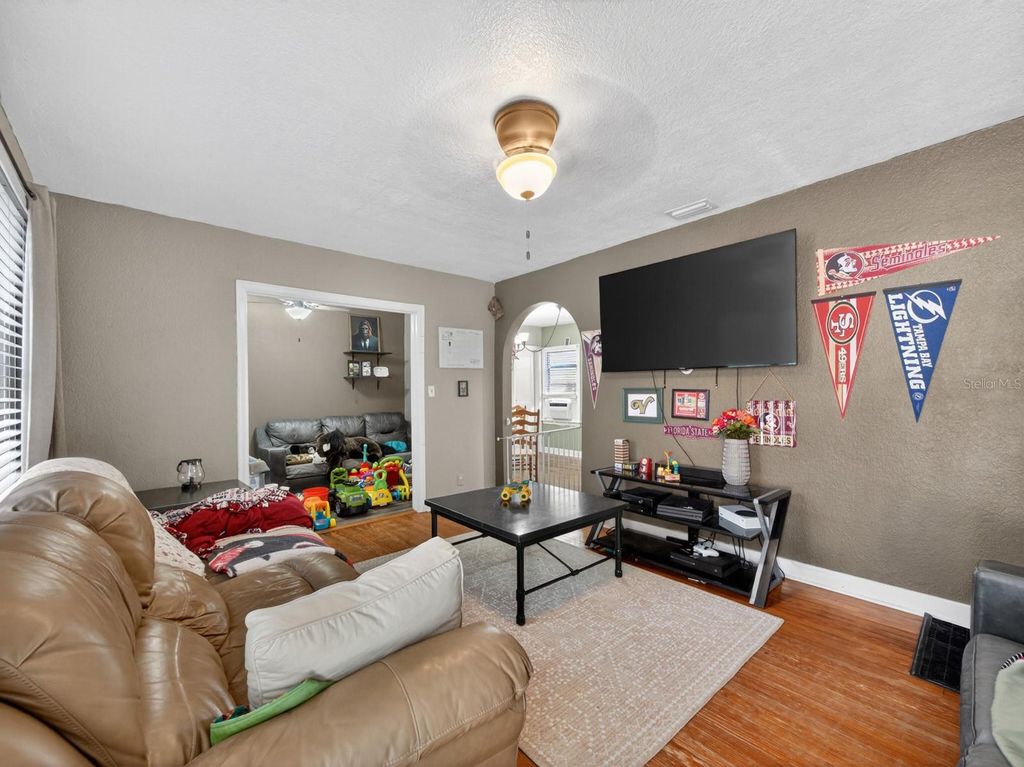 Photo of 406 S 12th Street, Leesburg, FL 34748 (MLS # G5112359)