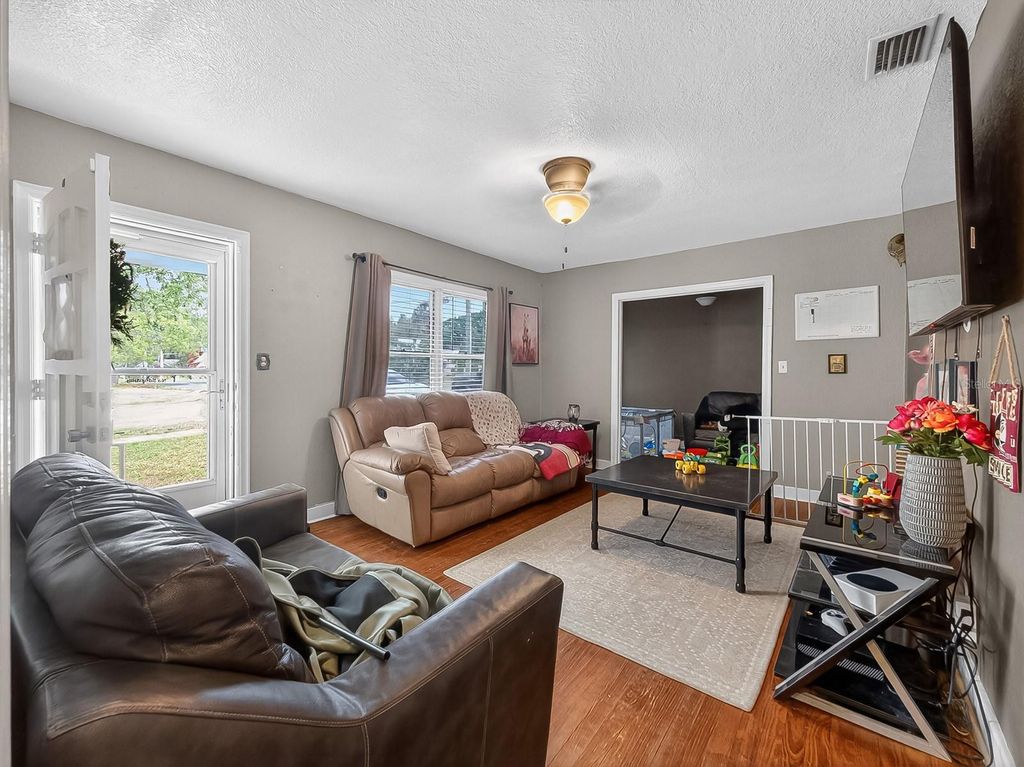Photo of 406 S 12th Street, Leesburg, FL 34748 (MLS # G5112359)