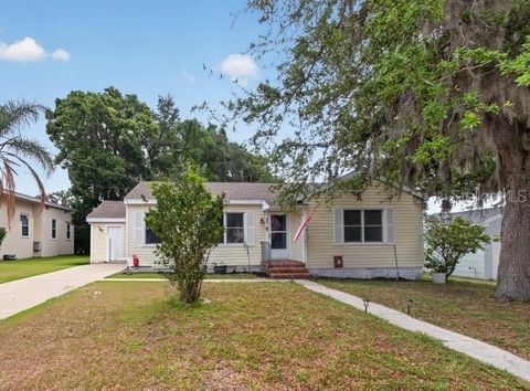 Photo of 406 S 12th Street, Leesburg, FL 34748 (MLS # G5112359)