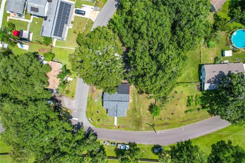 A home in LAKELAND