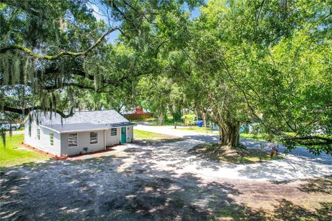 A home in LAKELAND