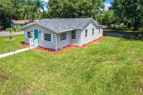 A home in LAKELAND