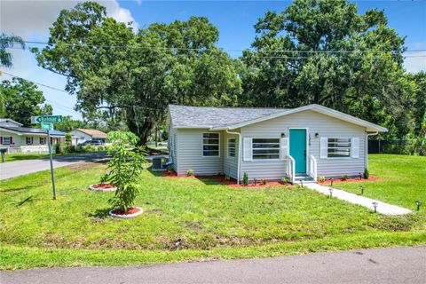 A home in LAKELAND