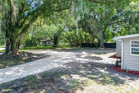 A home in LAKELAND