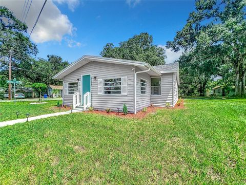 A home in LAKELAND