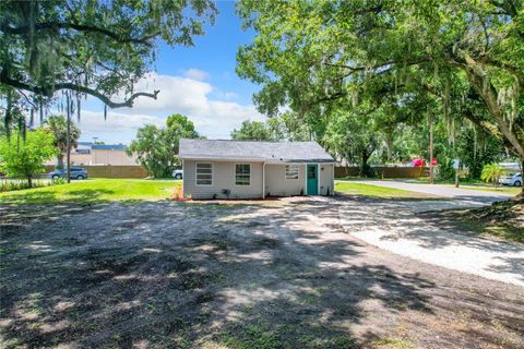 A home in LAKELAND