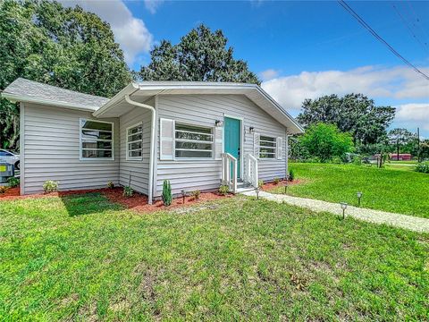 A home in LAKELAND