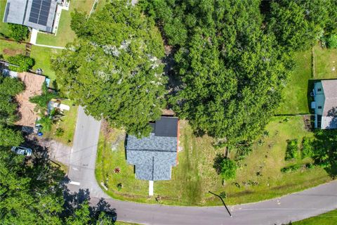 A home in LAKELAND