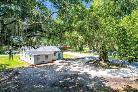 A home in LAKELAND