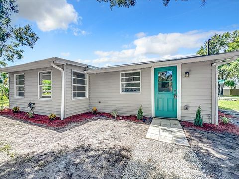 A home in LAKELAND