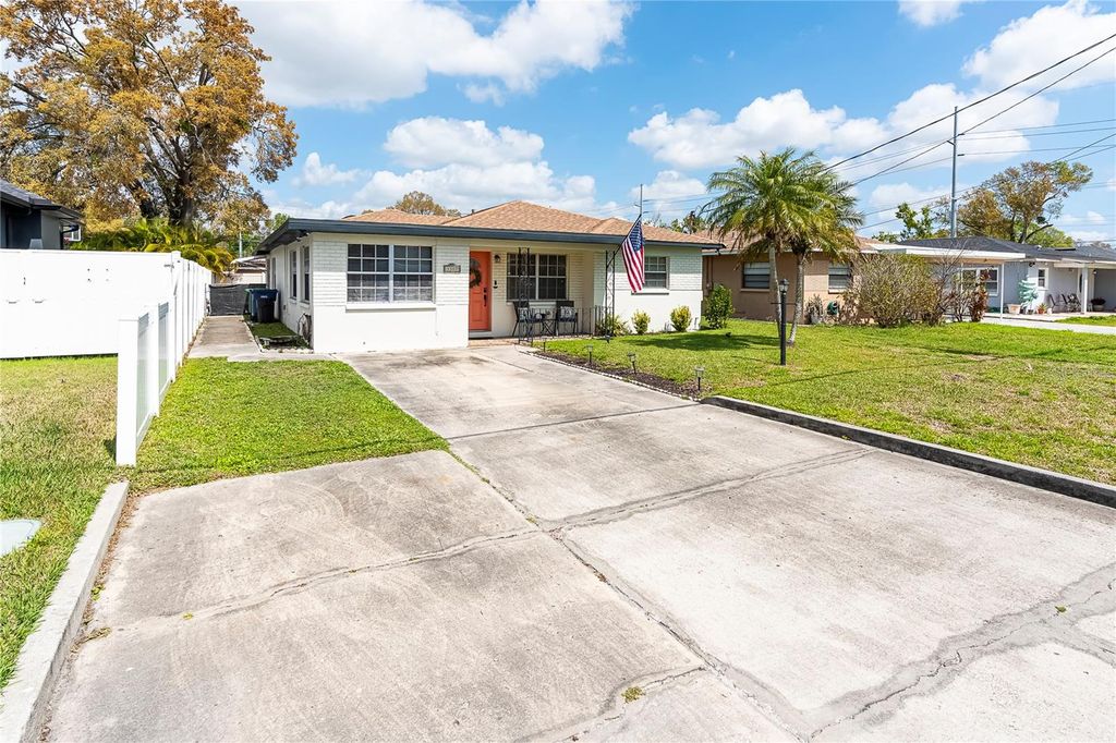 Photo of 3307 W Braddock Street, Tampa, FL 33607 (MLS # TB8484694)