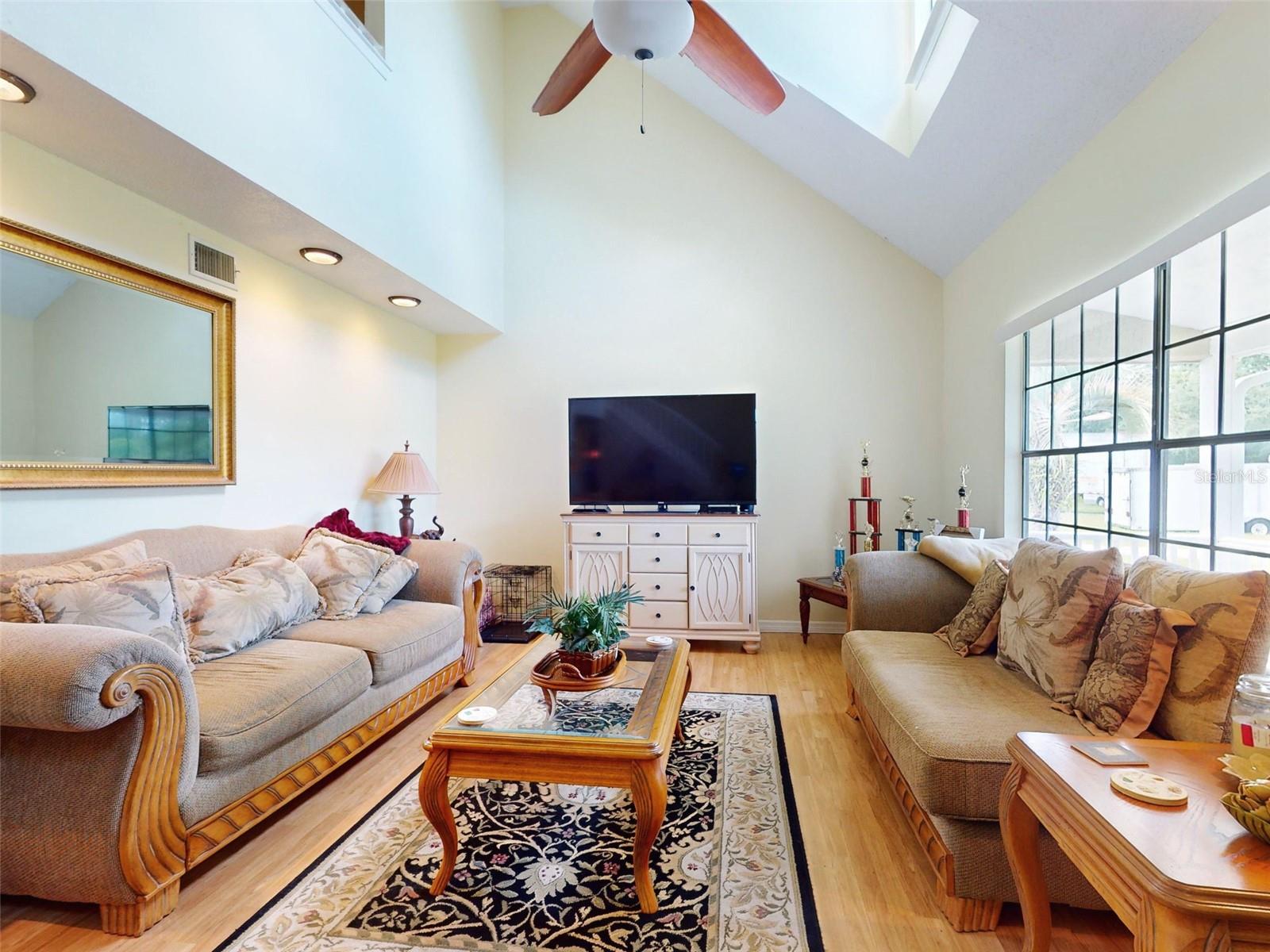1524 ROCKINGHAM LANE