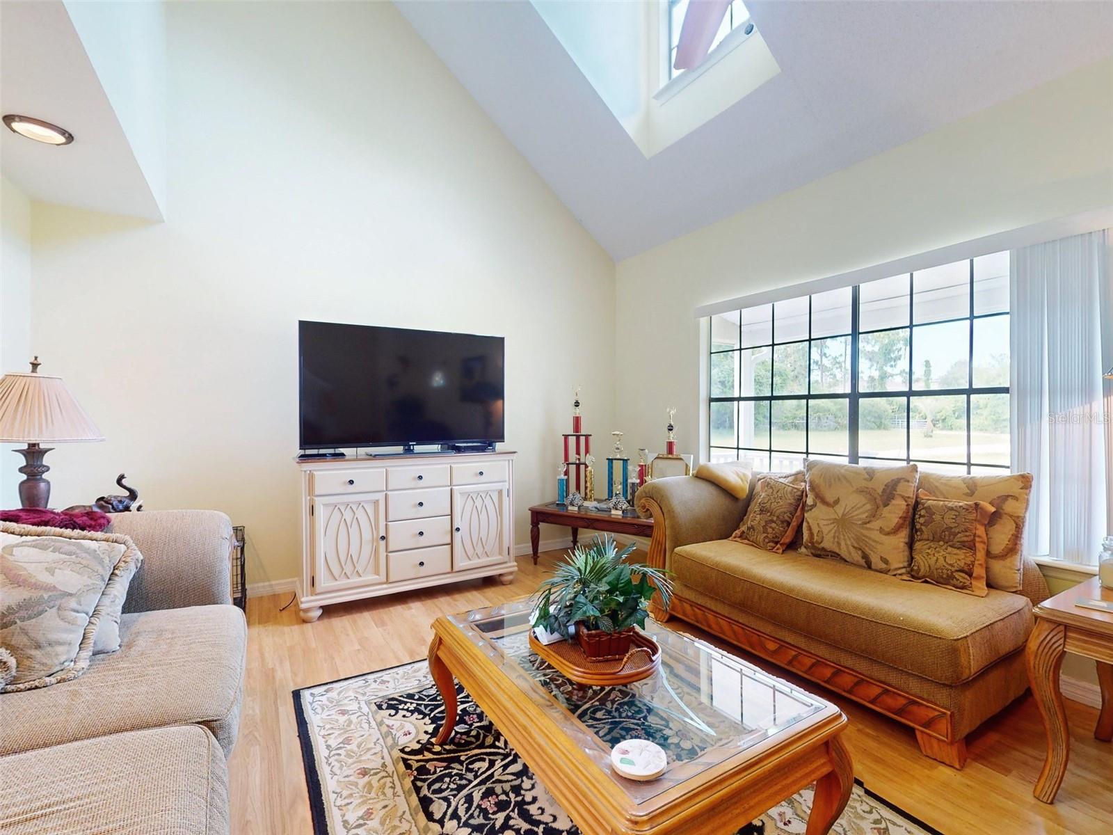 1524 ROCKINGHAM LANE
