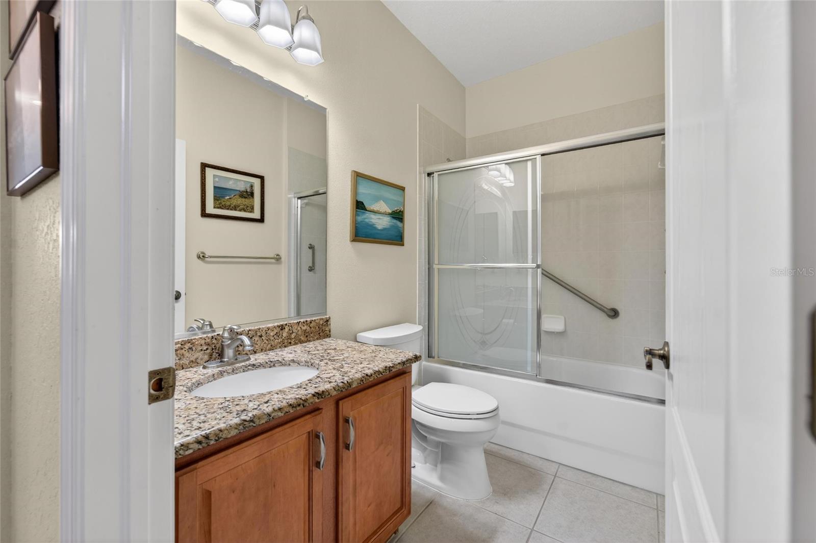 LYNDHURST CONDO - Residential