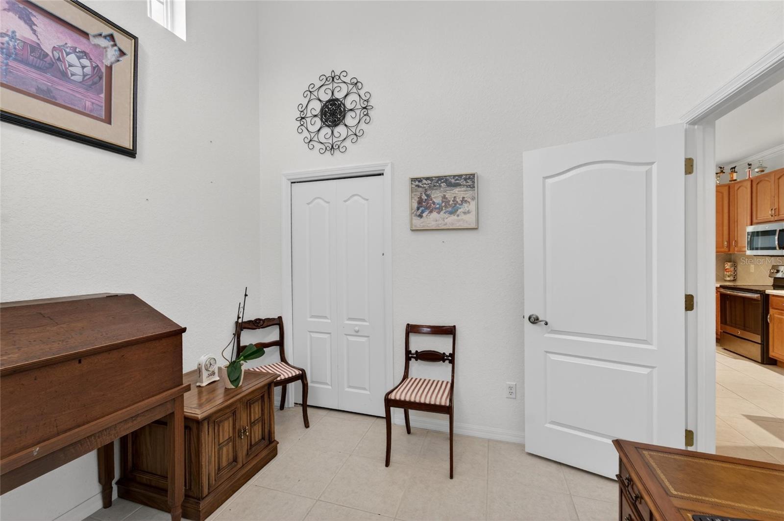 LYNDHURST CONDO - Residential