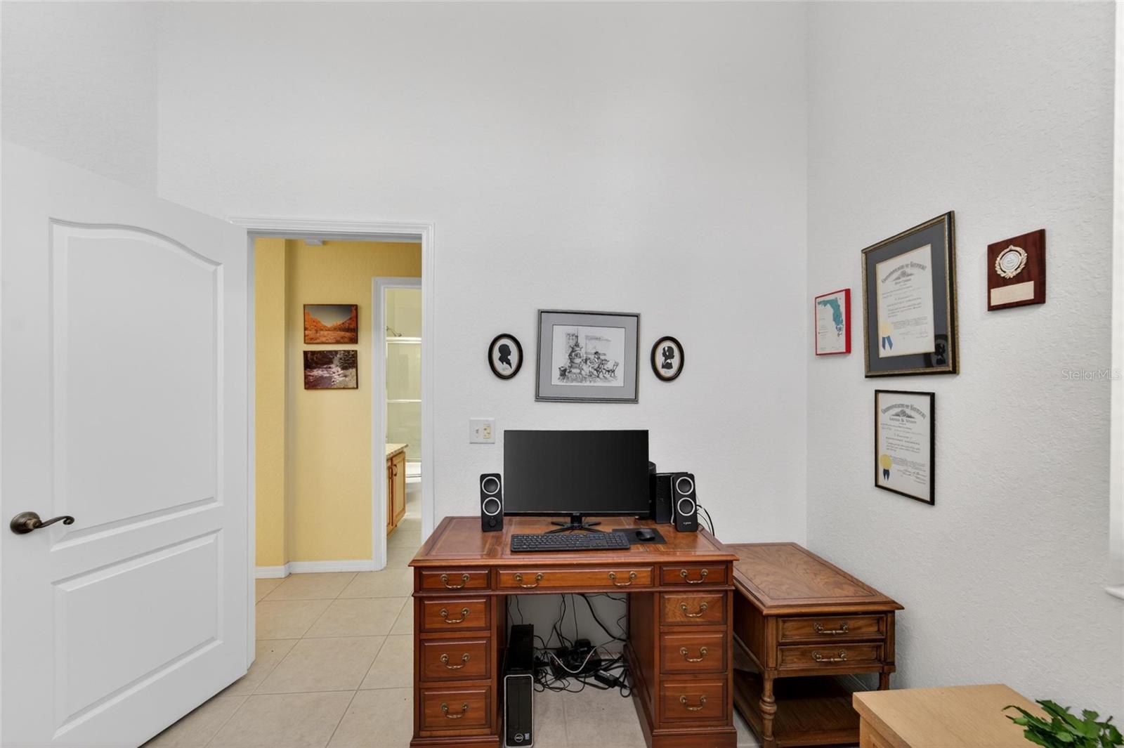 LYNDHURST CONDO - Residential