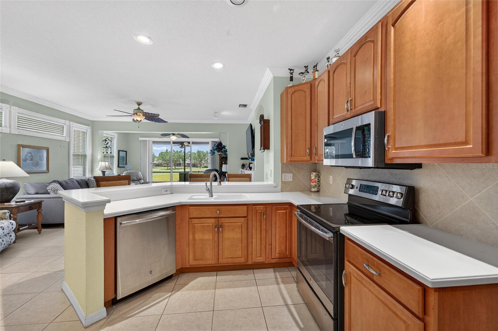 LYNDHURST CONDO - Residential