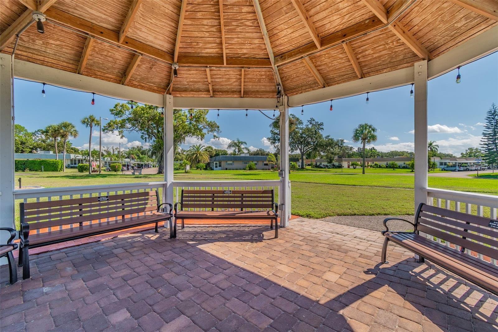 LYNDHURST CONDO - Residential