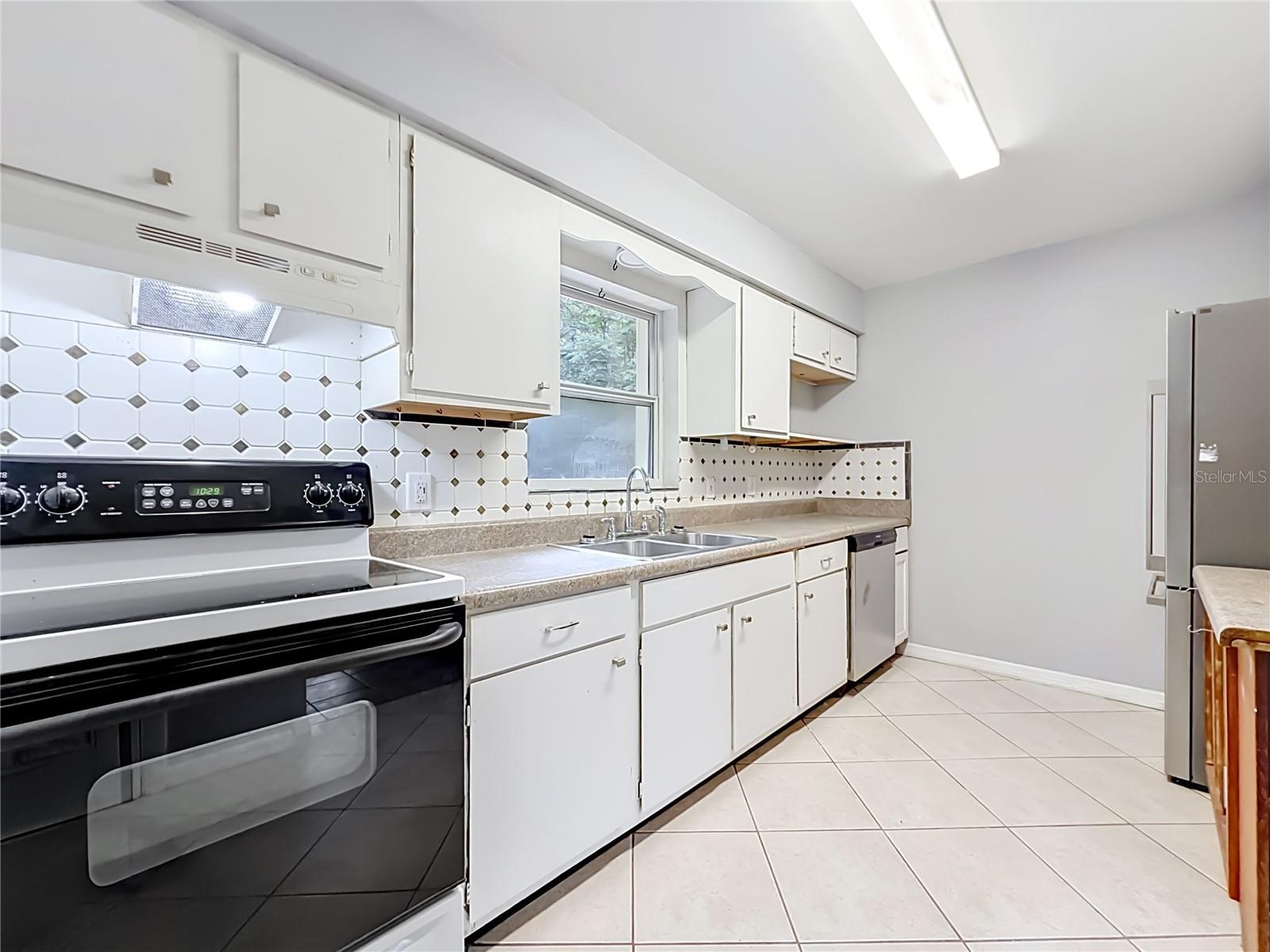 BEVERLY HILLS MARKET AREA - Residential