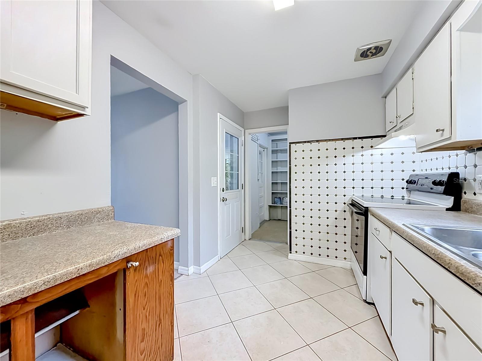 BEVERLY HILLS MARKET AREA - Residential