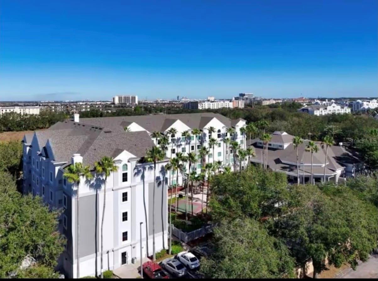 8303 RESIDENCE - Residential