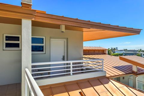 A home in LONGBOAT KEY