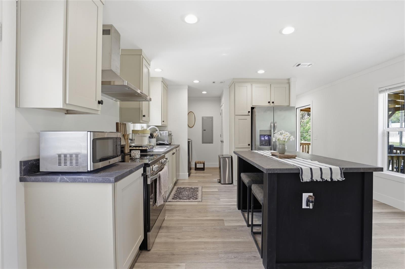 UNIVERSITY OAKS - Residential