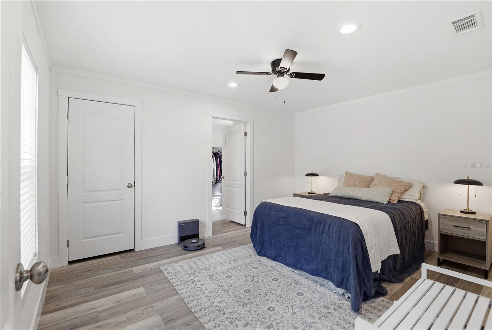 UNIVERSITY OAKS - Residential