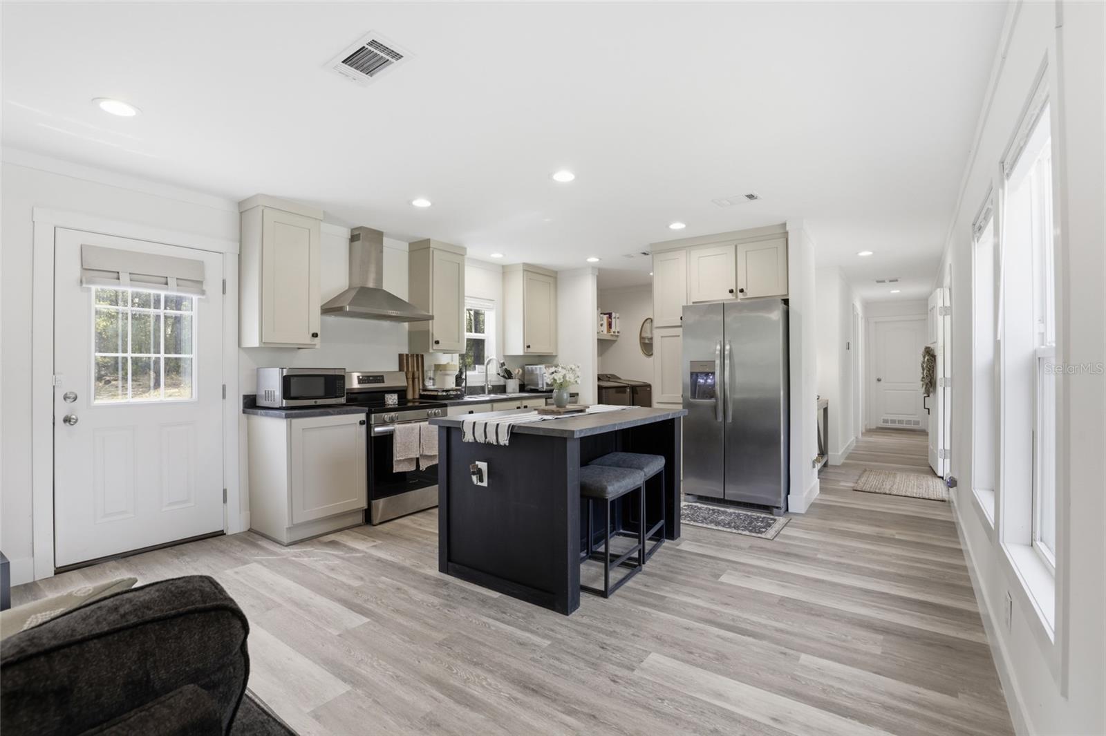 UNIVERSITY OAKS - Residential